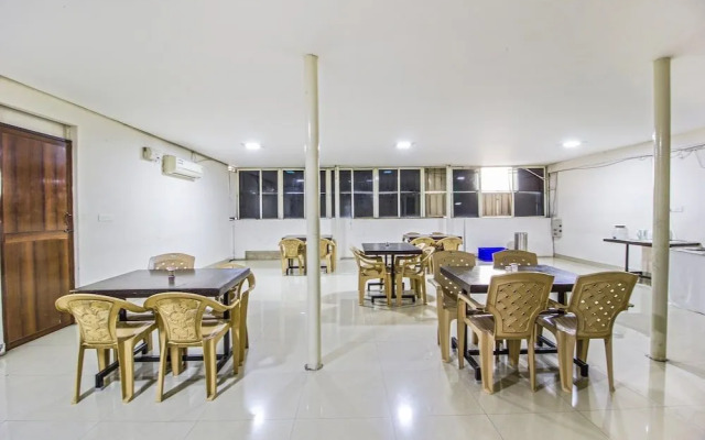 FabHotel 4 Seasons Silk Board