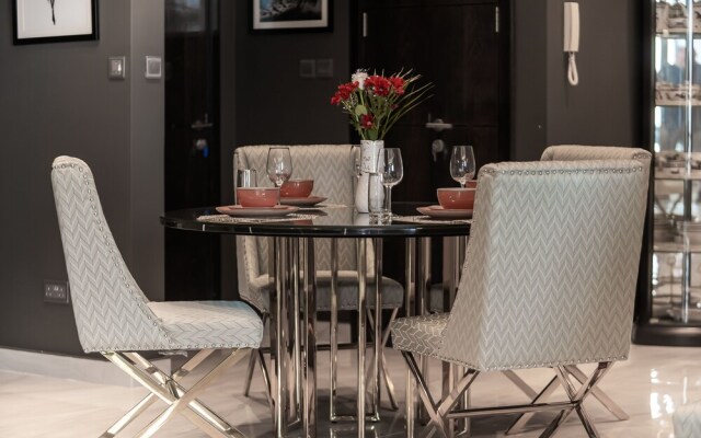 HiGuests - The Marina Torch