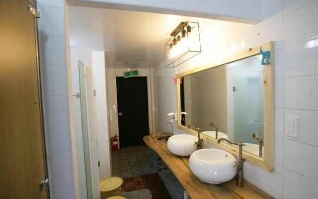 Moncher Guesthouse - Hostel