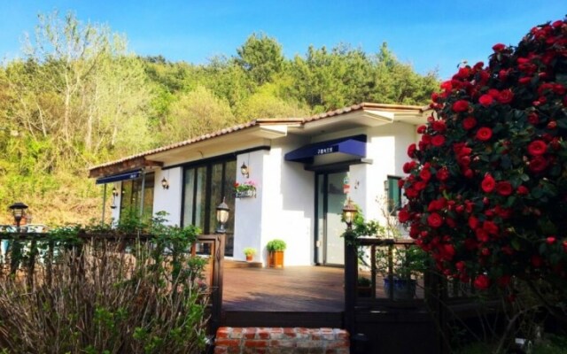 Yeosu Into the Clouds Pension