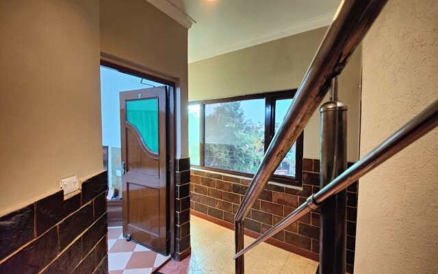 Harish Guest House -Railway Station Road