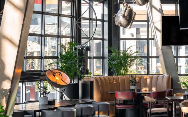 Radisson RED V&A Waterfront, Cape Town
