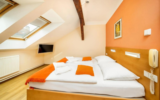 Hotel Golden City Garni