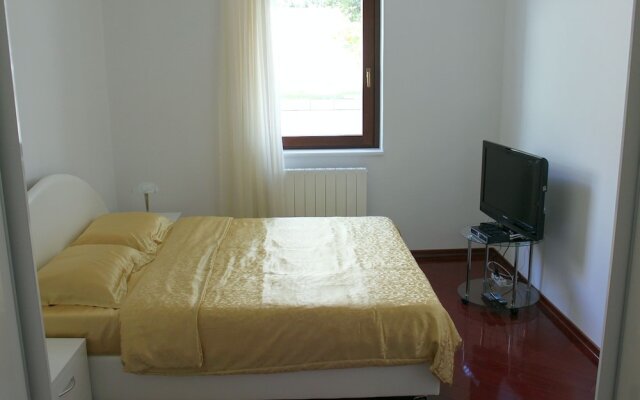 "luxury Apartment in Opatija for 8 People With Pool and Silk Bedding"