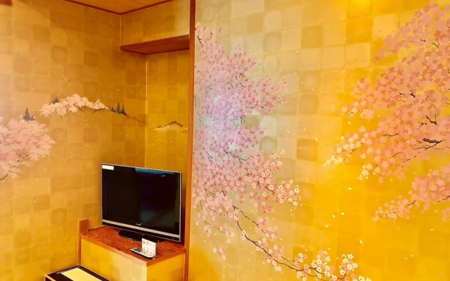 Hotel Hoho "A hotel overlooking the Echigo Plain and the Yahiko mountain range"