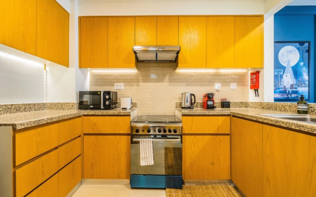 Monty Holiday Home - Serene & Modern Apartment With Burj Khalifa View