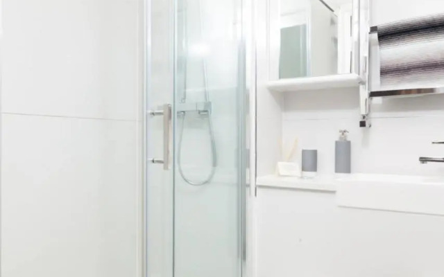 Three Bedroom Apartment by Beautiful Park