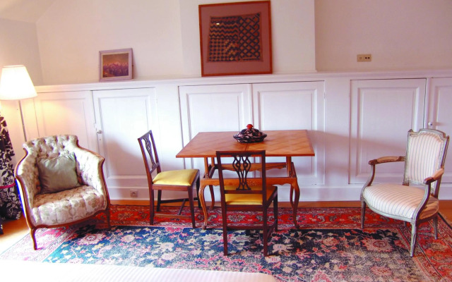 Louise Chatelain suites