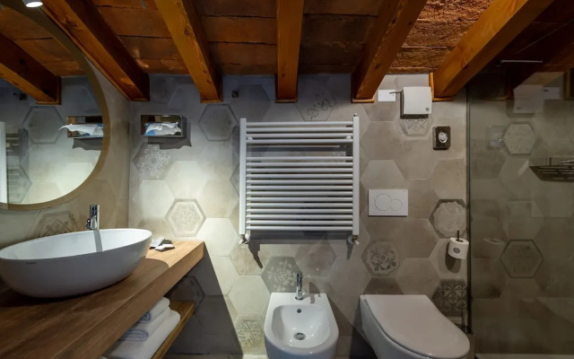 Ca' Uberti Palace Hotel , Mantegna Hotels