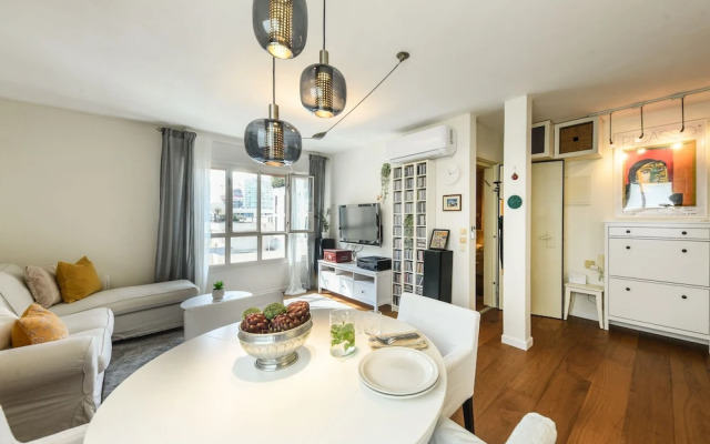 Boutique 1BR Apt with parking
