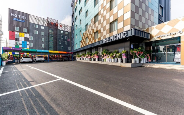 Sacheon Hotel Picnic