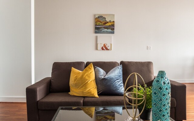 1 BR Apt Near AA Center with Parking by Frontdesk