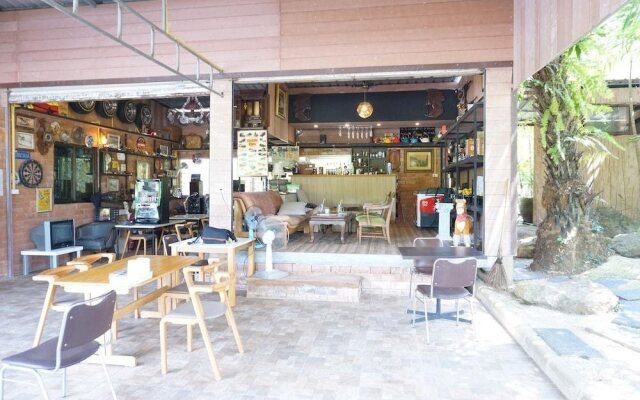 Na Thammachart Hotel