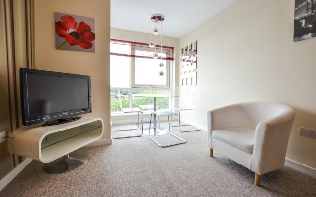 Gunwharf Quays Chic Apartment