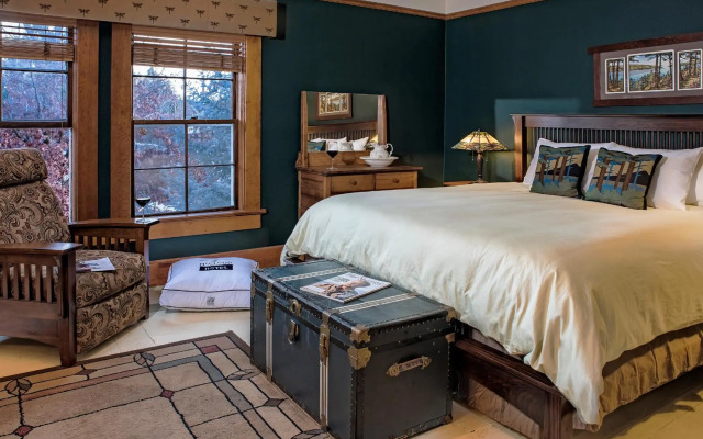 McCloud Hotel