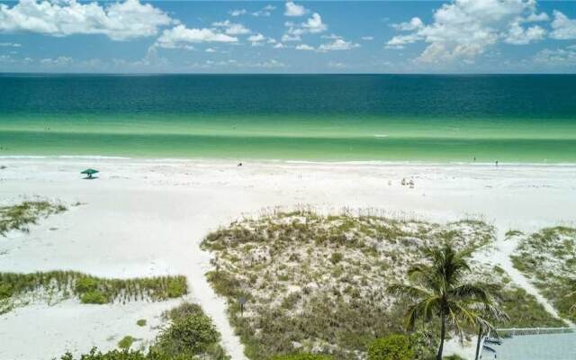 AM Beach Place Unit 6