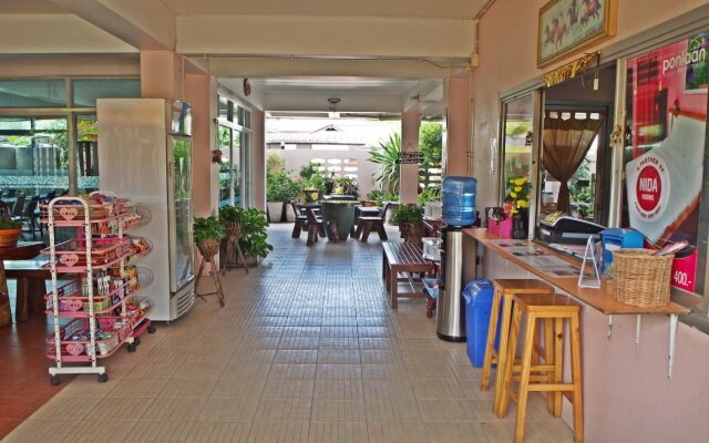 Ponlaan Apartment