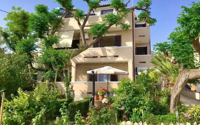 Zdenka - Garden Terrace - A2