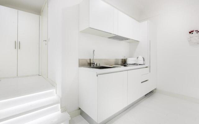 White Stylish Apartment 3