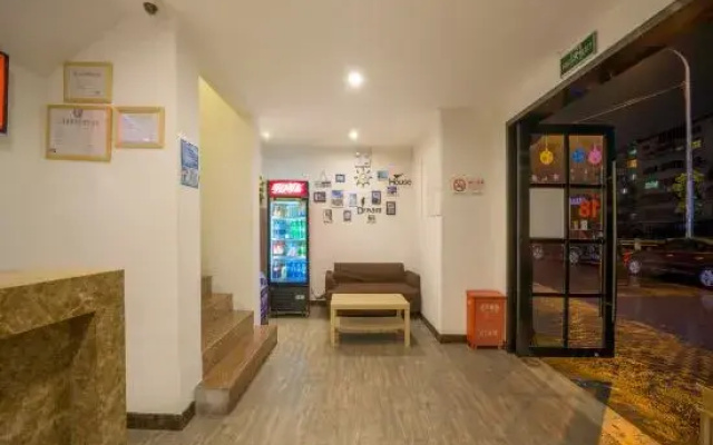 Shanghai Maritime Phoenix theme Hotel