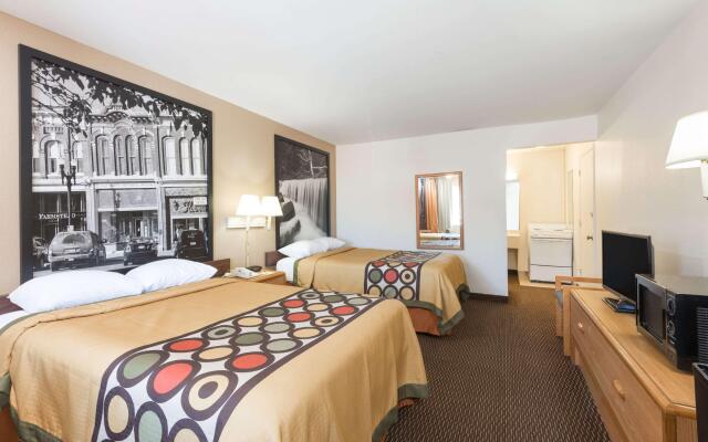 Deluxe Inn & Suites