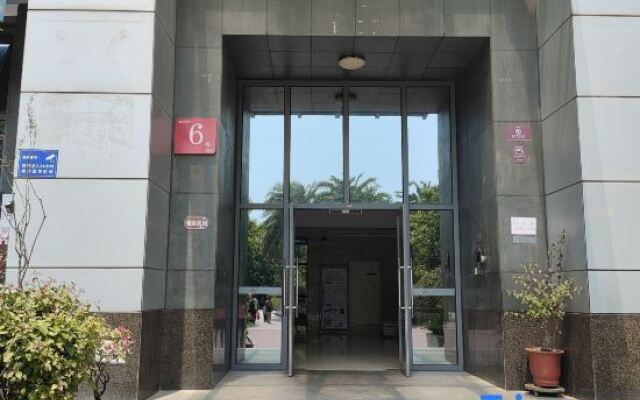Ruili Apartment