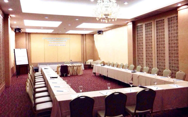 The Cha-am Methavalai Hotel