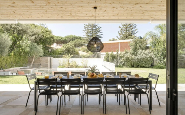 Cascais Contemporary Villa by Cadenzalux