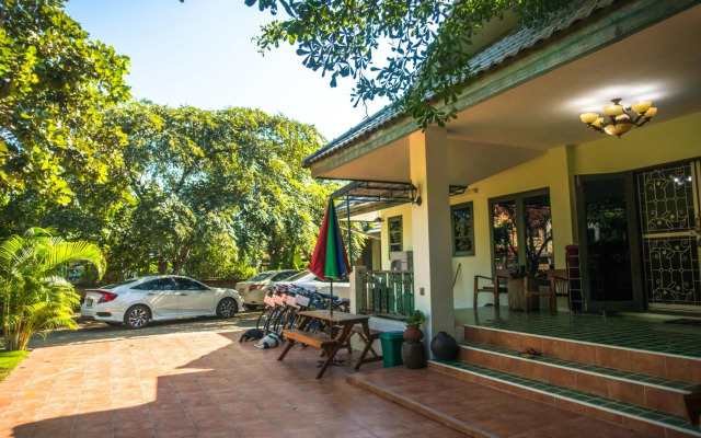 Plus Hostel Ayutthaya
