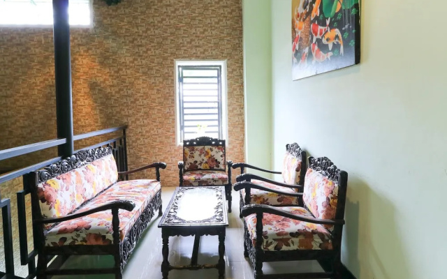 Labuana Homestay & Cafe Garden by ZUZU