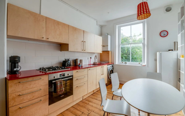 Bright Two Bedroom Apartment Near Vibrant Camden Town