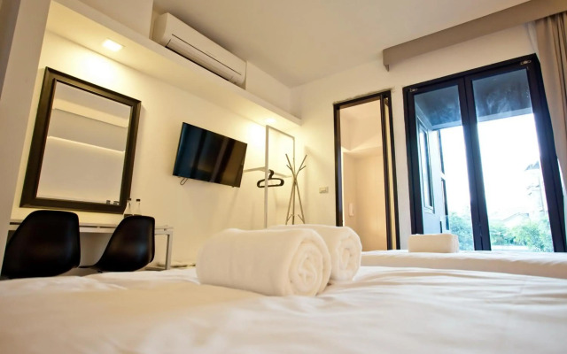 BED Phrasingh Hotel - Adults Only