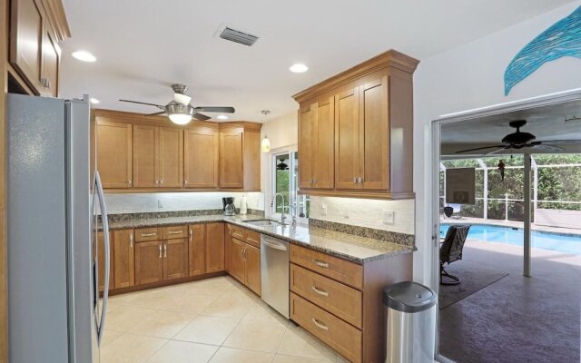 Centrally Located Pet-friendly Home With spa and Pool