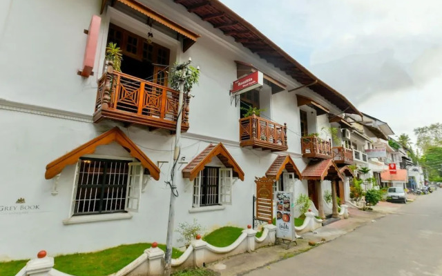 OYO 7384 Rossitta Wood Castle