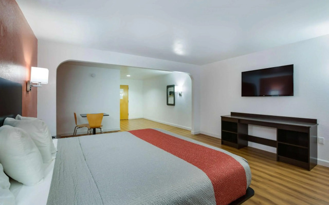 Motel 6 Suwanee, GA - Gwinnett Center