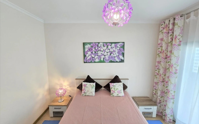 Rocha Prime Center Garage Flat