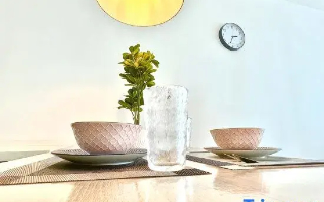 R 1-5Pax Cozy Home SetiaAlam 100mpsWifi&TV Trefoil