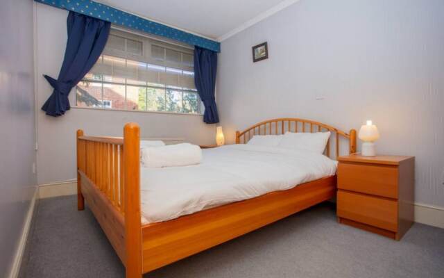 Sunny Flat in Islington