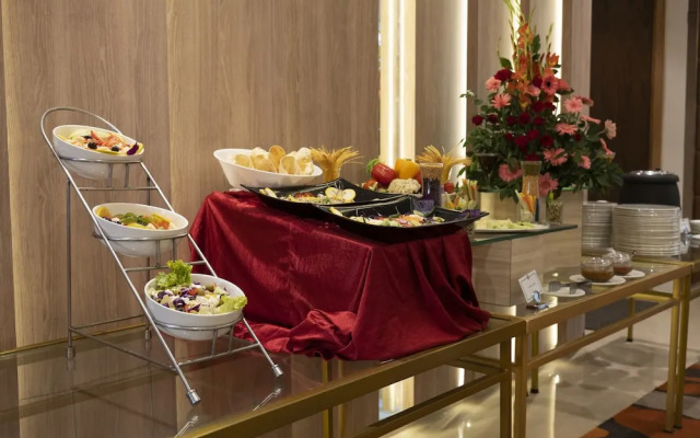 Hotel Deep Clarks Inn Lucknow