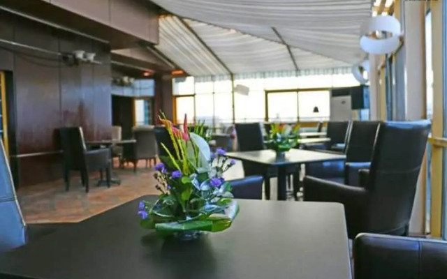 Noubou International Hotel Akwa
