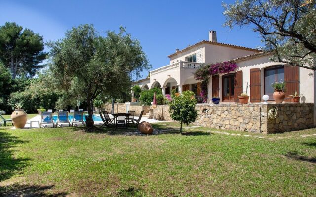Premium Villa in Ollioules with Swimming Pool