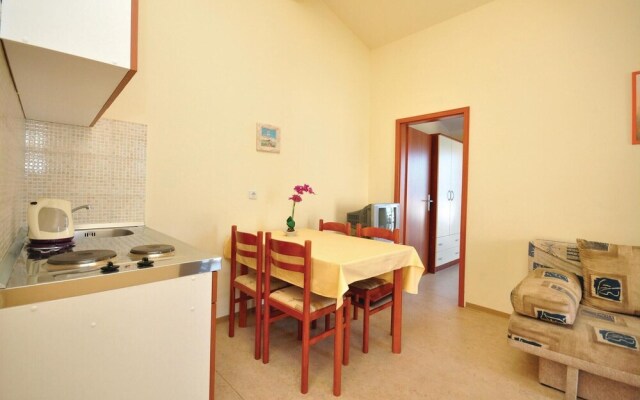 Nice Home in Mimice With Wifi and 2 Bedrooms