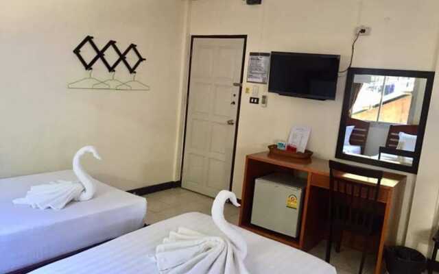 Golden Bee PhiPhi Hostel