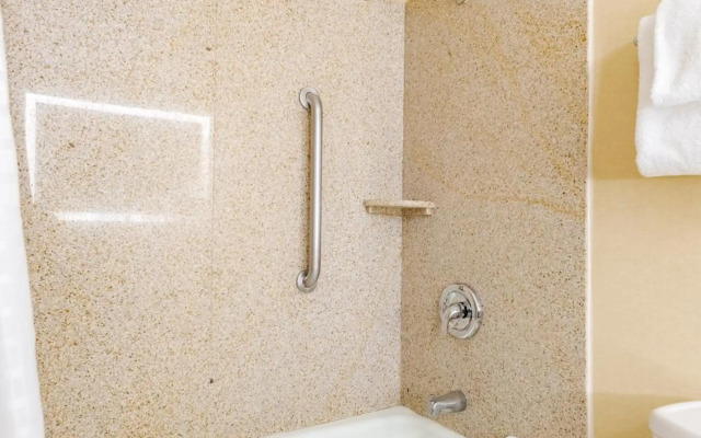 Wyndham Omaha / West Dodge