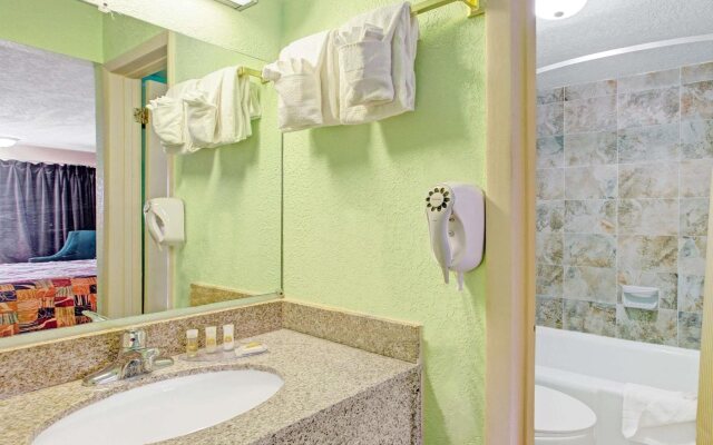 Days Inn Charlotte North-Speedway-UNCC-Research Pa