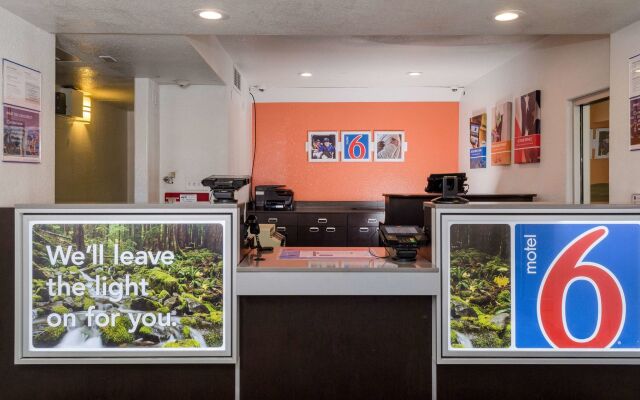 Super 8 by Wyndham Turlock