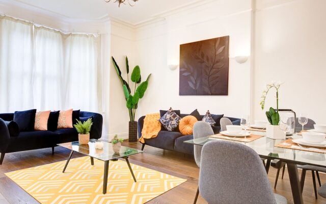 4-bedrooms 2-baths Independent Private Family Flat