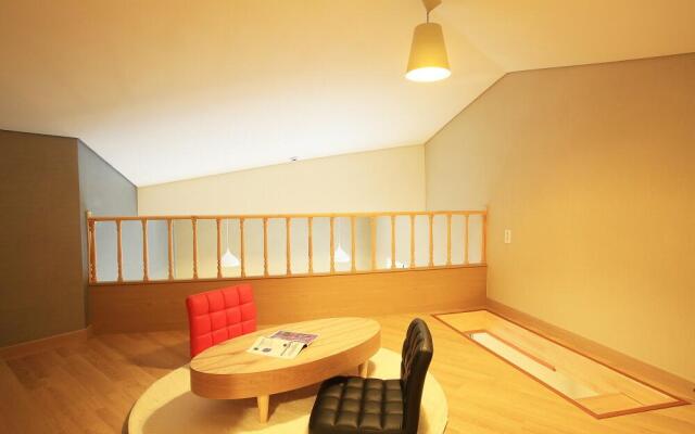 Namiseom Koi Couple and Family Pension