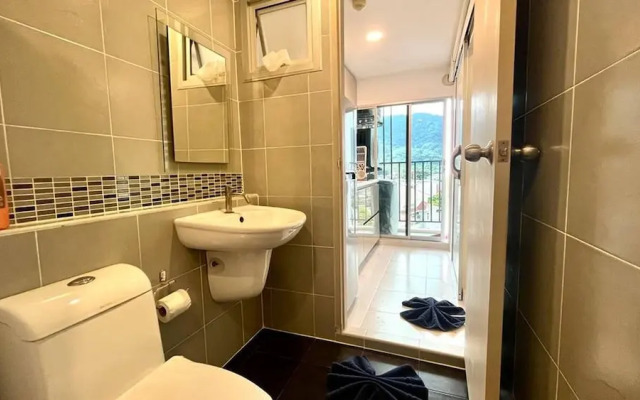 Top Floor One Br Apartment Between Patong hkt City