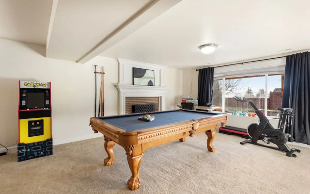 Renton Lakeside Oasis, Lakeview, 4B 2.5B, Spacious